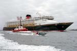 ID 1386 DISNEY WONDER (1999/83308grt/IMO 9126819) arrives in Southampton, England fresh from her builders beneath grey skies accompanied by the tug REDBRIDGE (1995/399grt/IMO 9116888. Renamed ADSTEAM...